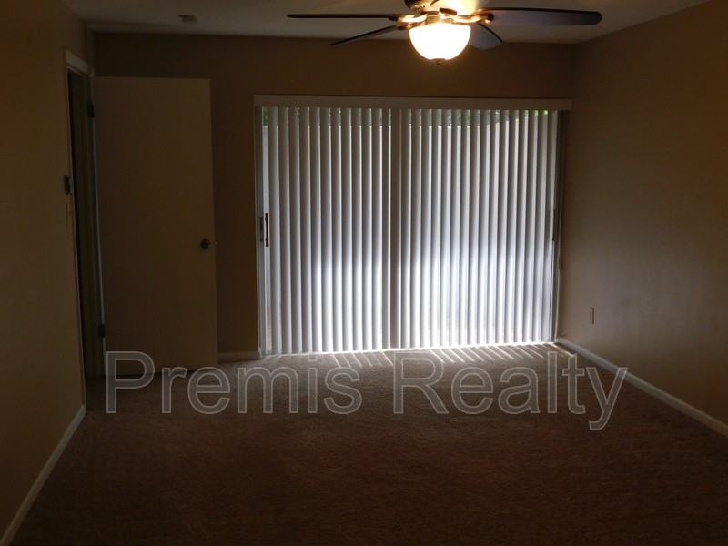 1840 Oak Forest Dr W - Photo 7 of 10