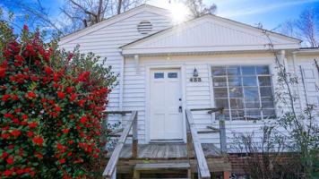 featured image of 433 Lawrence Rd