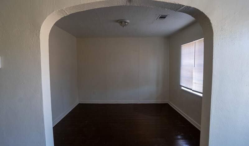 433 Lawrence Rd - Photo 4 of 11