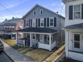 featured image of 16 Woods Ln