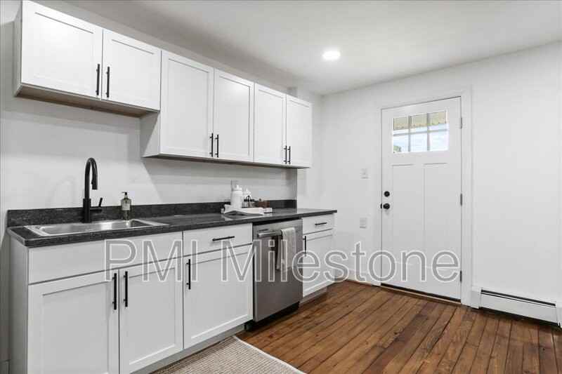 16 Woods Ln - Photo 4 of 39