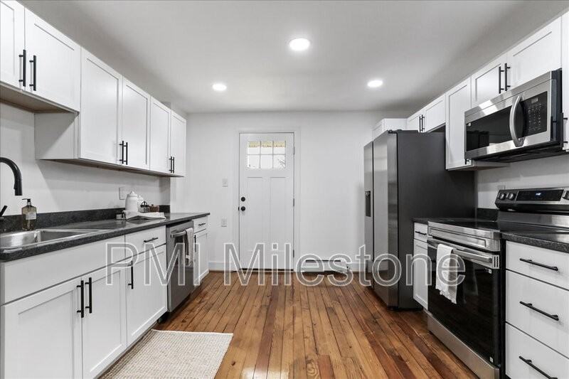16 Woods Ln - Photo 7 of 39