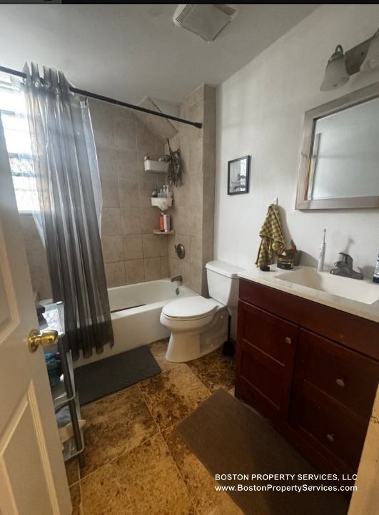 821 Parker St #1 - Photo 5 of 6