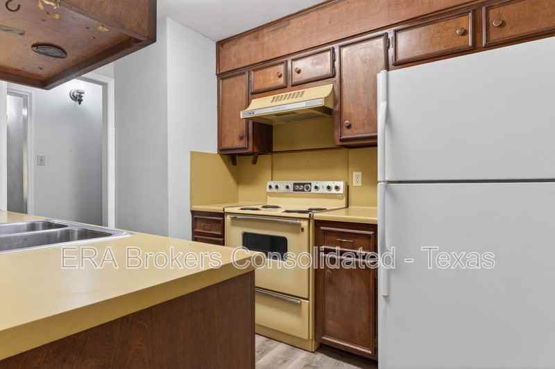 14301 Brook Hollow Blvd - Photo 7 of 22
