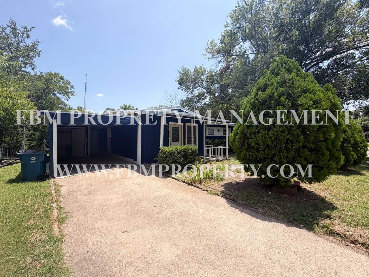 3015 Winfield Dr - Photo 3 of 21