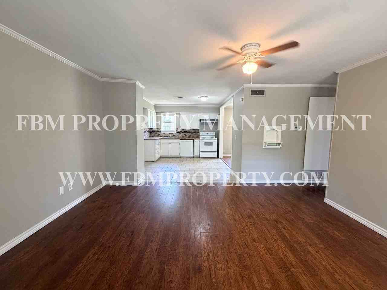 3015 Winfield Dr - Photo 4 of 21