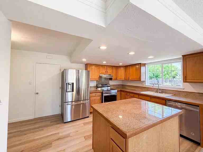 7007 Ursa Parkway - Photo 7 of 11