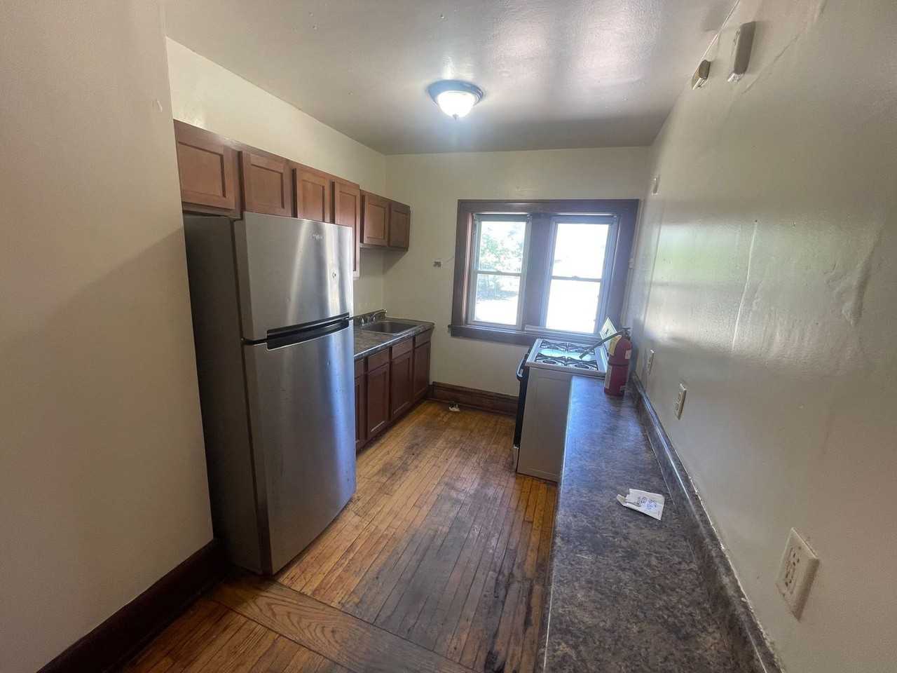 816 W. Greenfield Ave. - 19 Unit - Photo 2 of 8