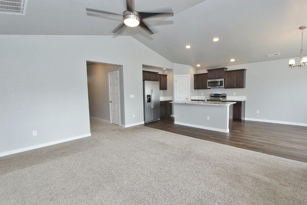 5027 W Philomena St - Photo 6 of 22