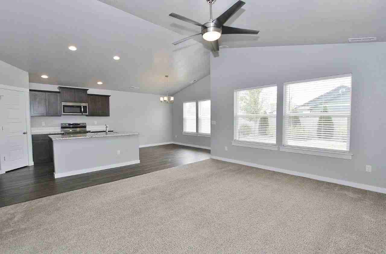 5027 W Philomena St - Photo 7 of 22