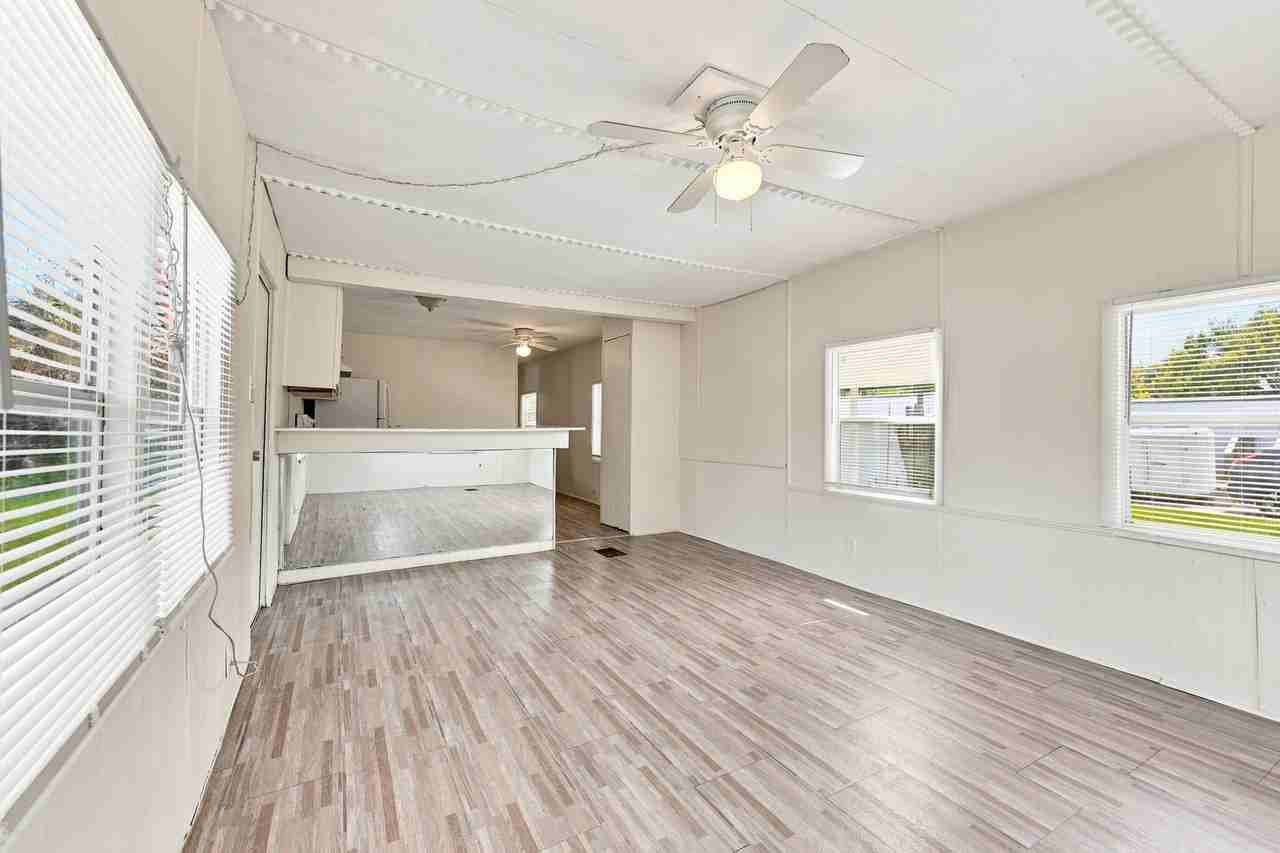 7205 Commons Blvd - Photo 4 of 29