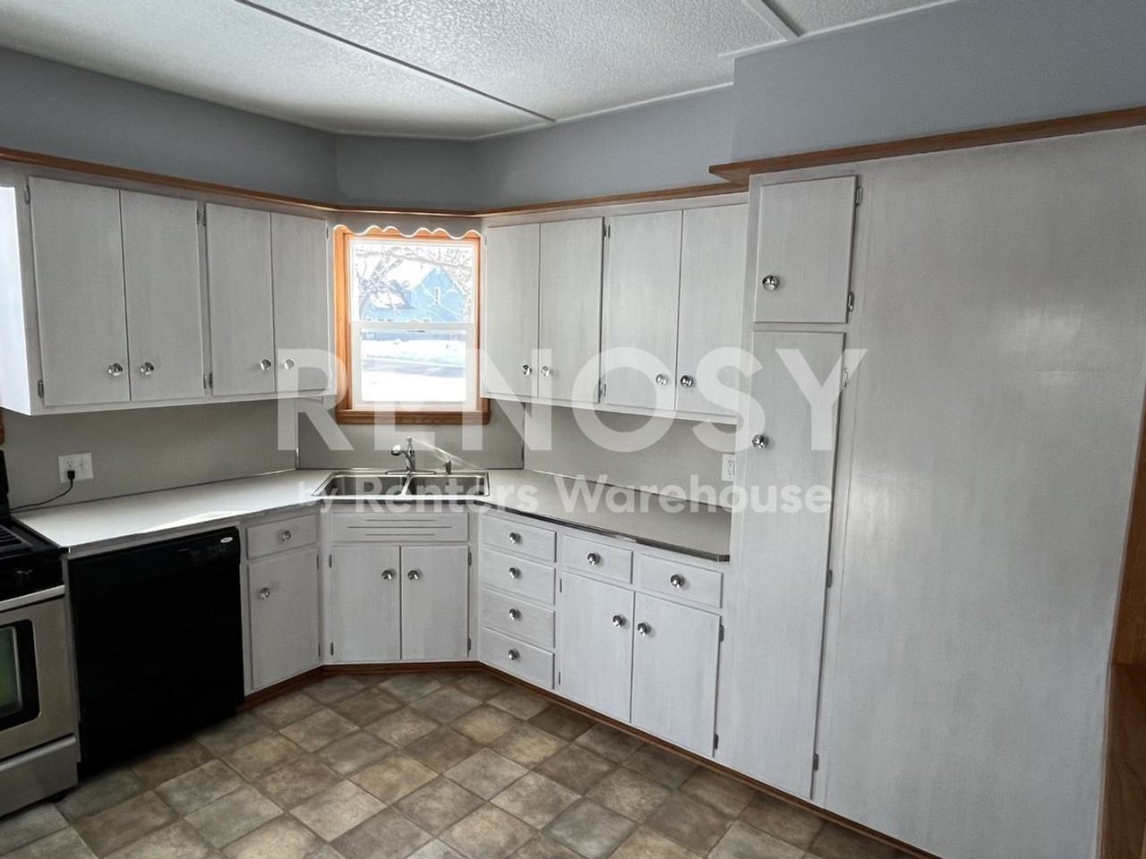 745 21st St - Photo 7 of 50