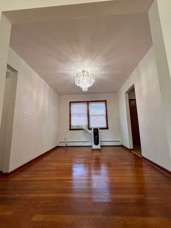 856 Hobson St - Photo 6 of 17