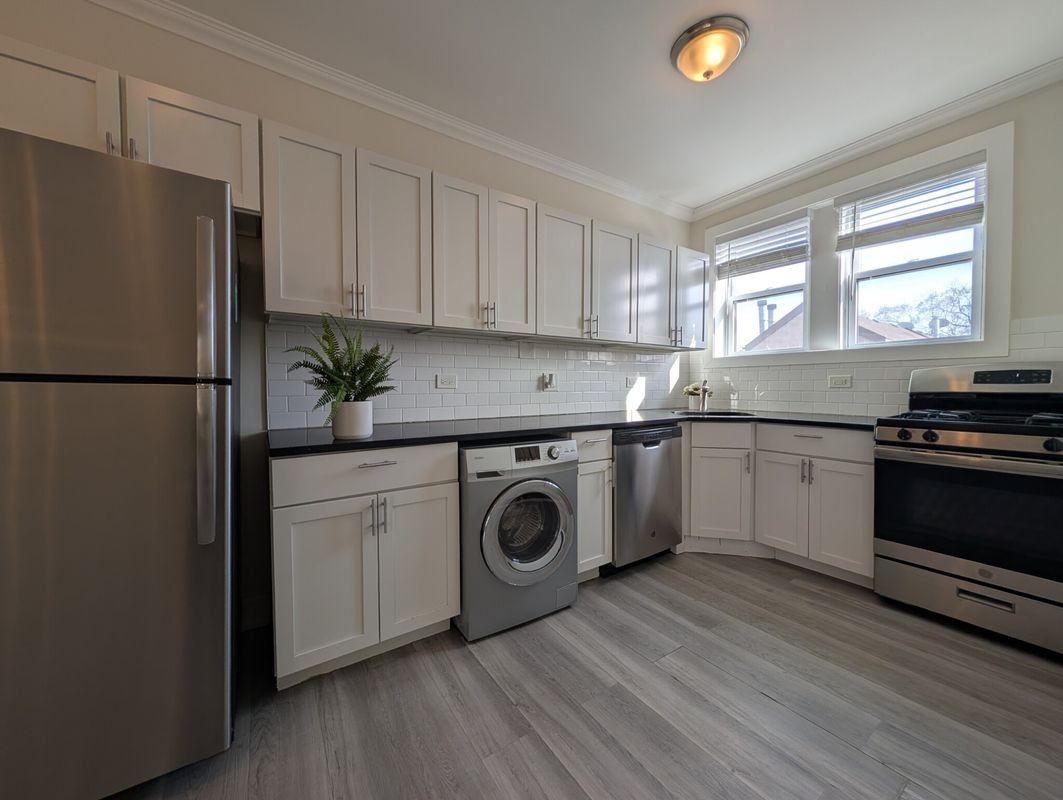 N Greenview Ave - Photo 2 of 8