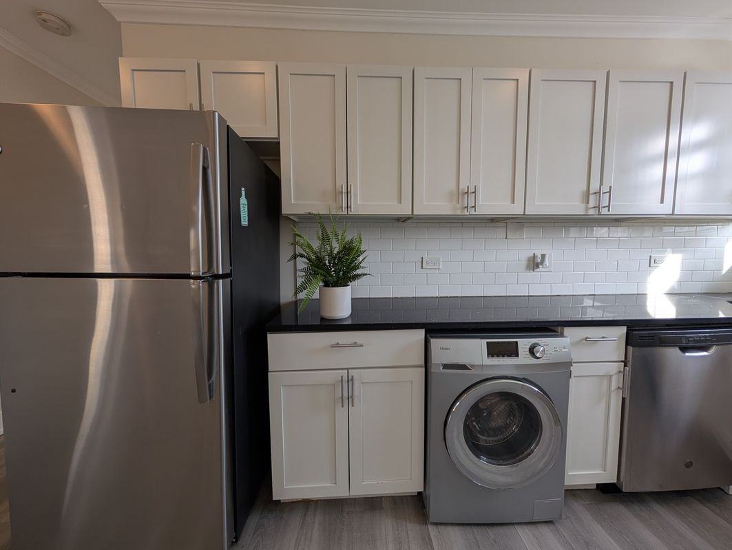 N Greenview Ave - Photo 3 of 8