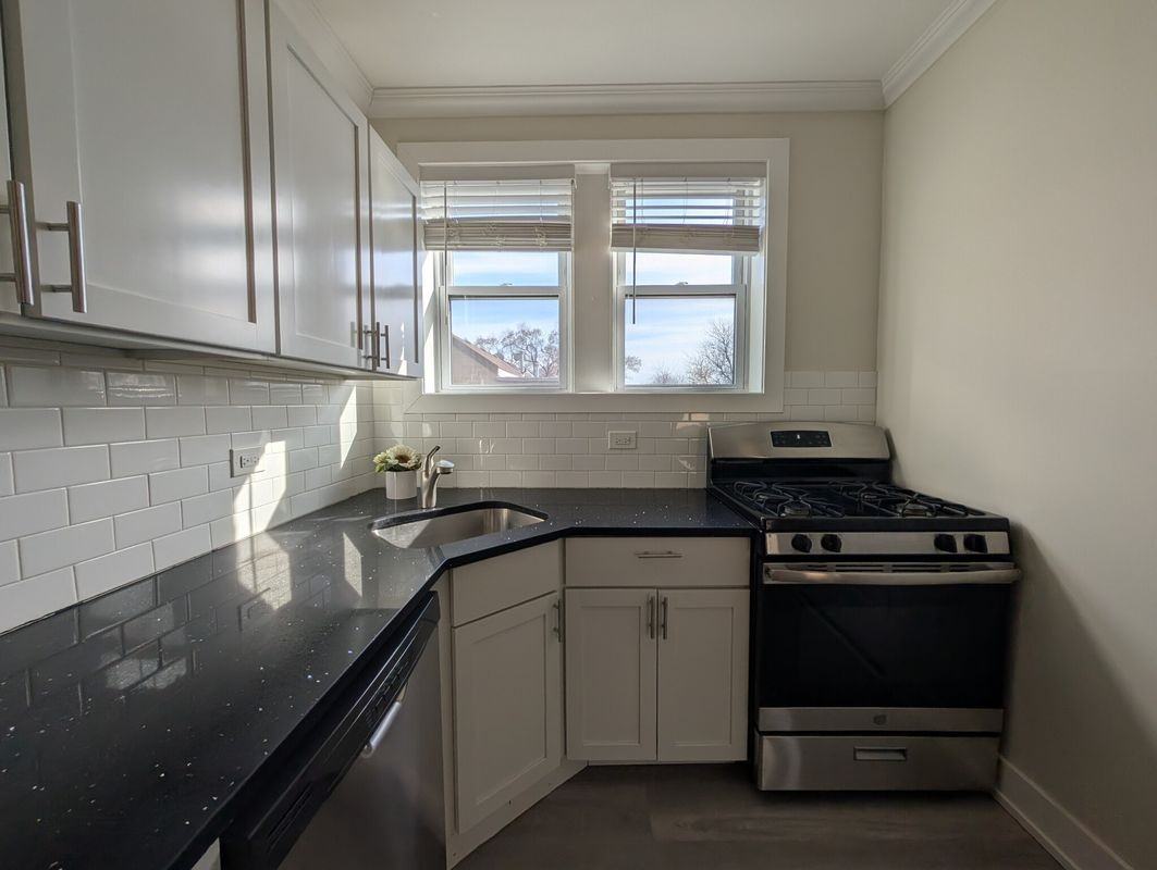 N Greenview Ave - Photo 4 of 8