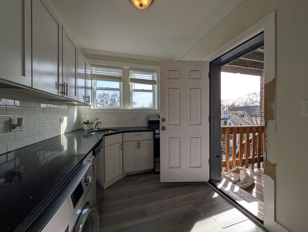 N Greenview Ave - Photo 5 of 8