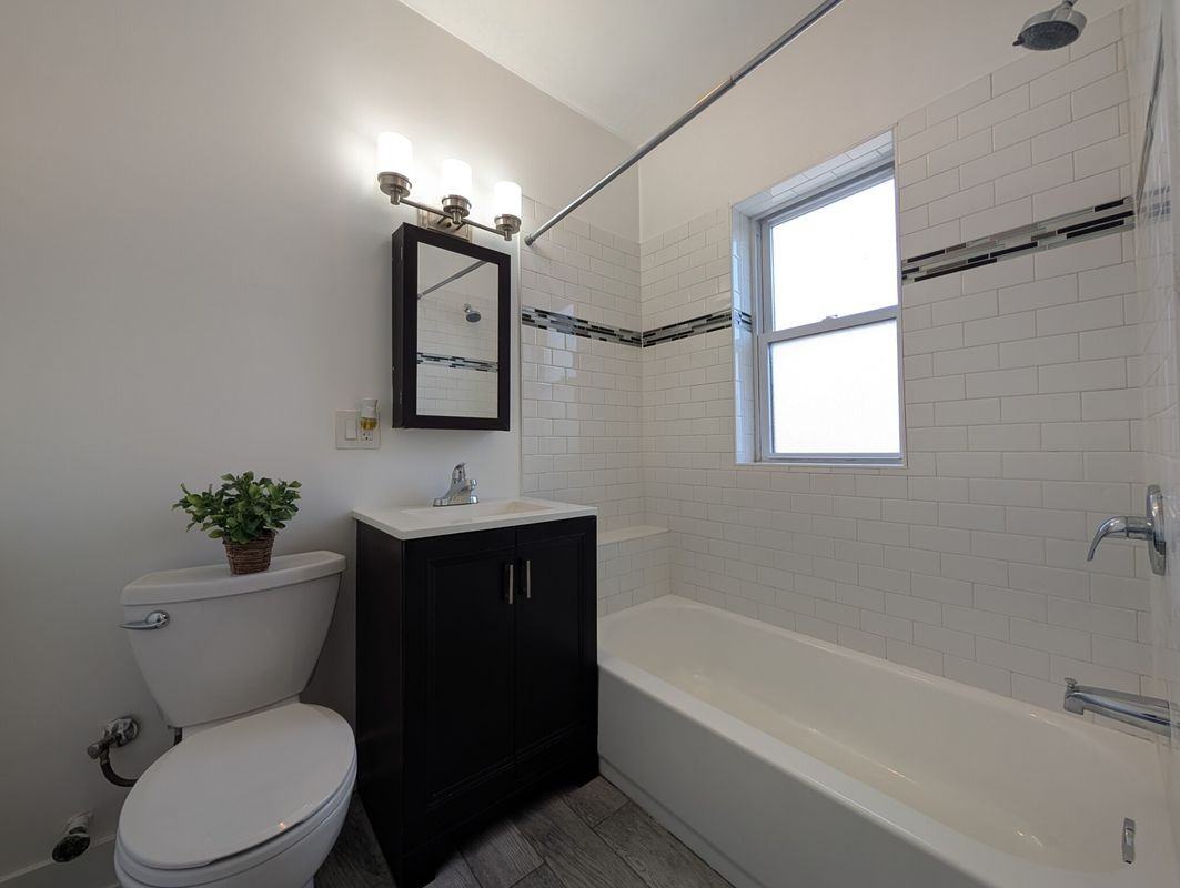 N Greenview Ave - Photo 6 of 8