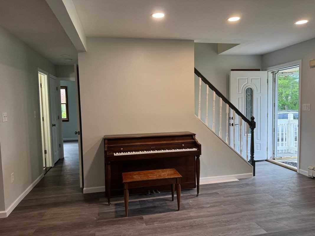 218 Bayview Dr - Photo 3 of 6