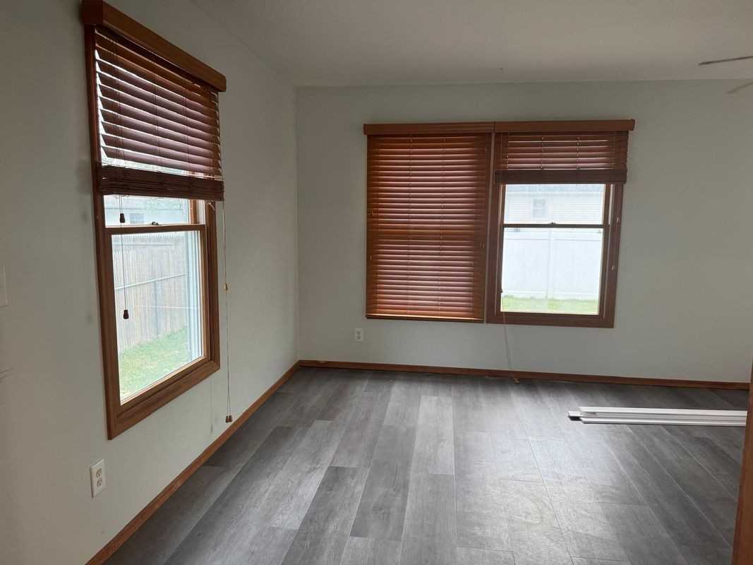 218 Bayview Dr - Photo 4 of 6