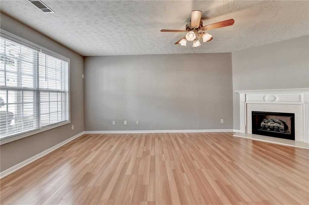3067 Kentmere Dr - Photo 5 of 48