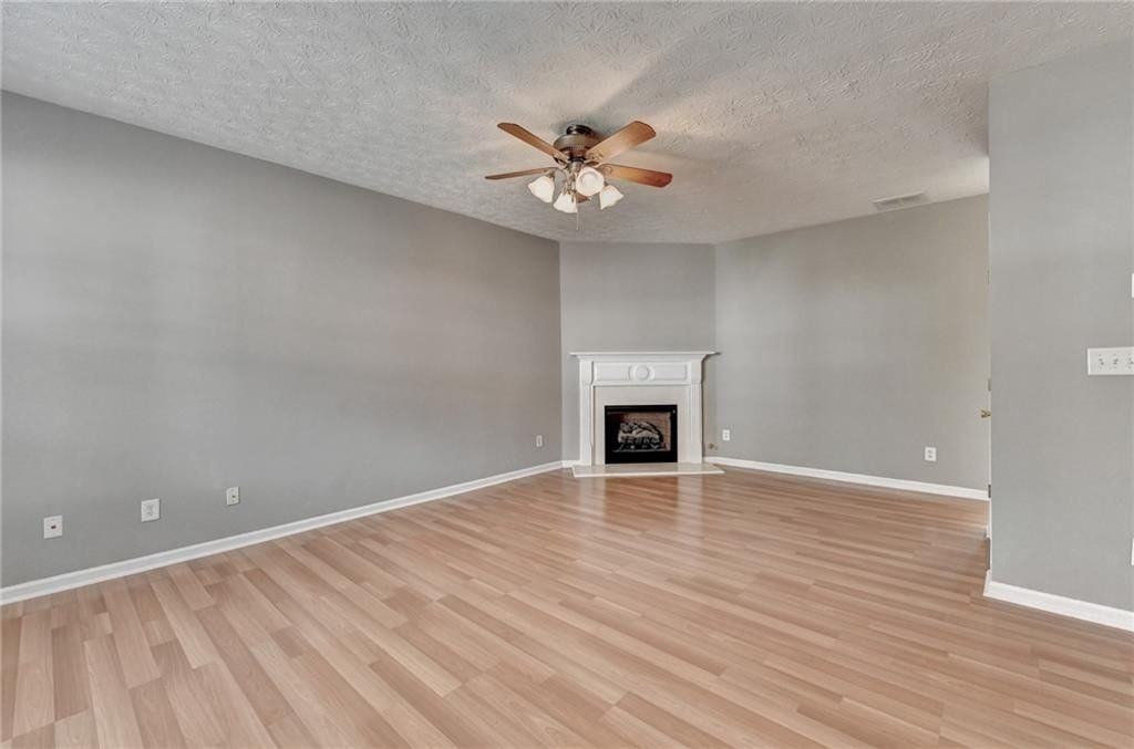 3067 Kentmere Dr - Photo 6 of 48