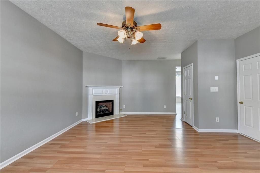 3067 Kentmere Dr - Photo 7 of 48
