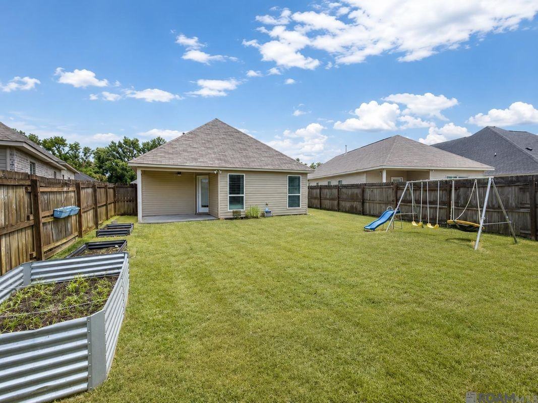 15484 Oakstone Dr - Photo 3 of 17