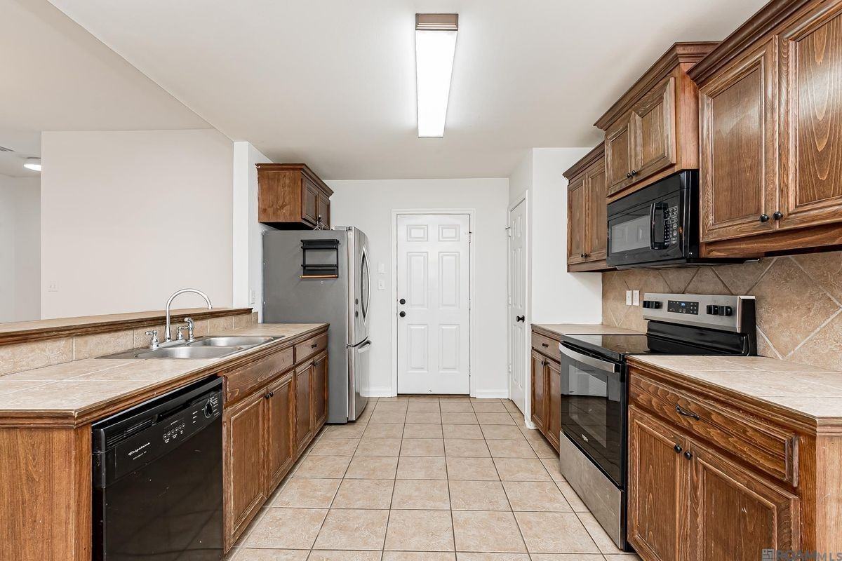 15484 Oakstone Dr - Photo 6 of 17
