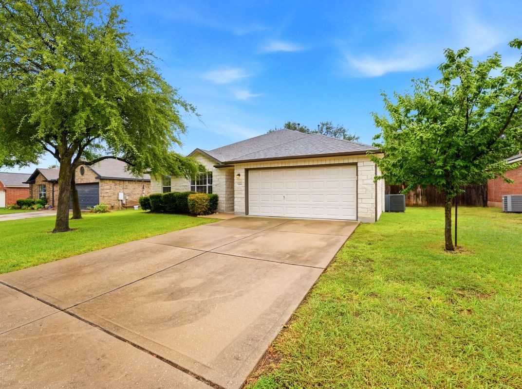 1004 Downridge Dr - Photo 3 of 27