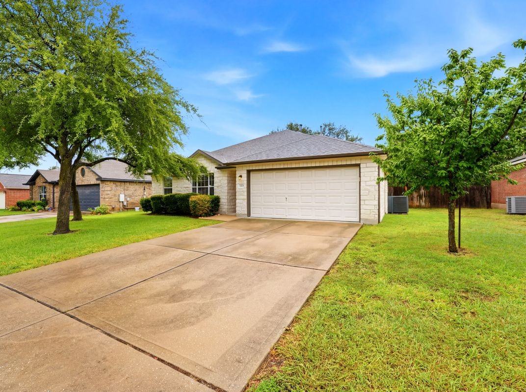 1004 Downridge Dr - Photo 4 of 27