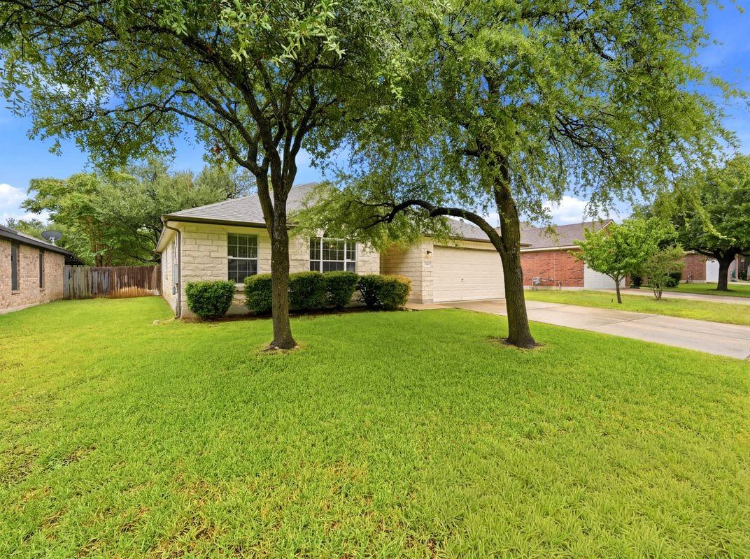 1004 Downridge Dr - Photo 6 of 27