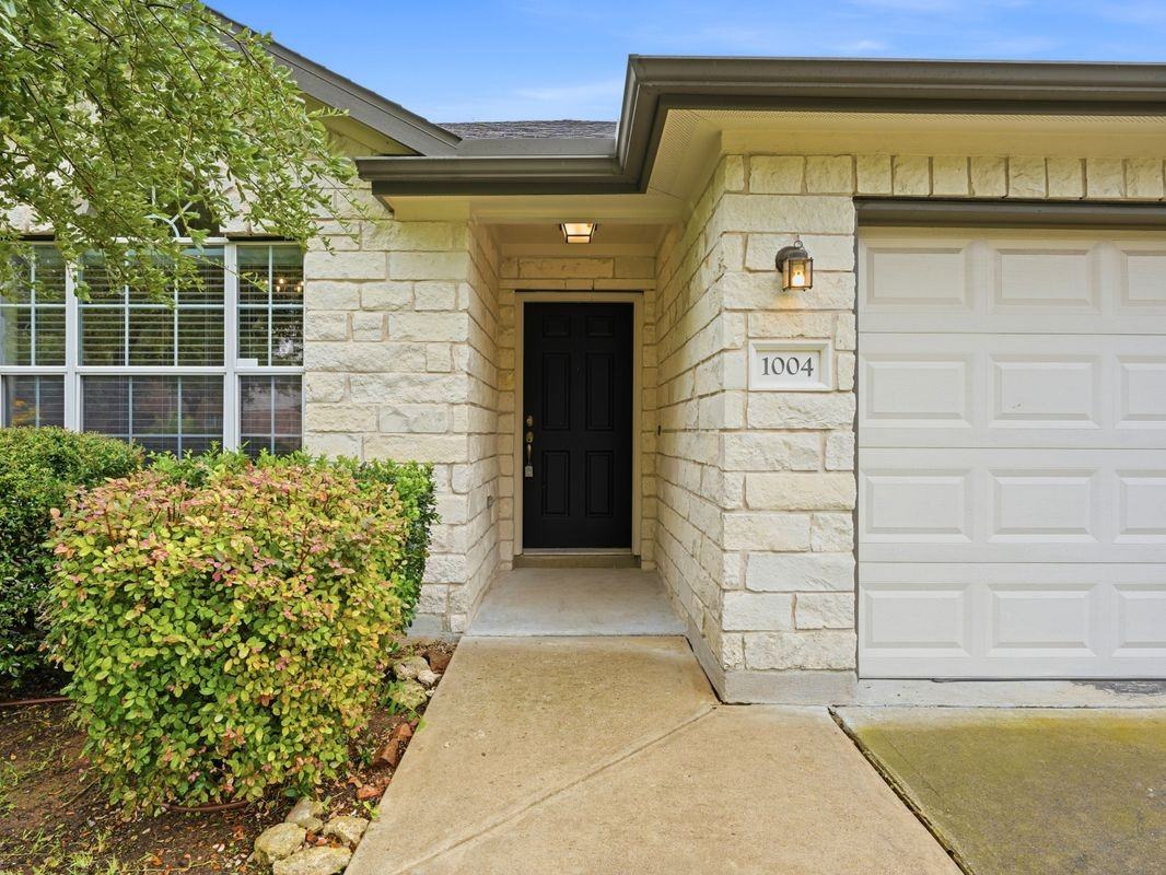1004 Downridge Dr - Photo 7 of 27