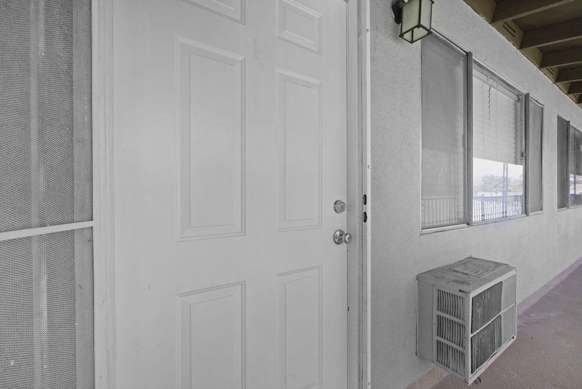 1148 El Paseo St - Photo 3 of 3