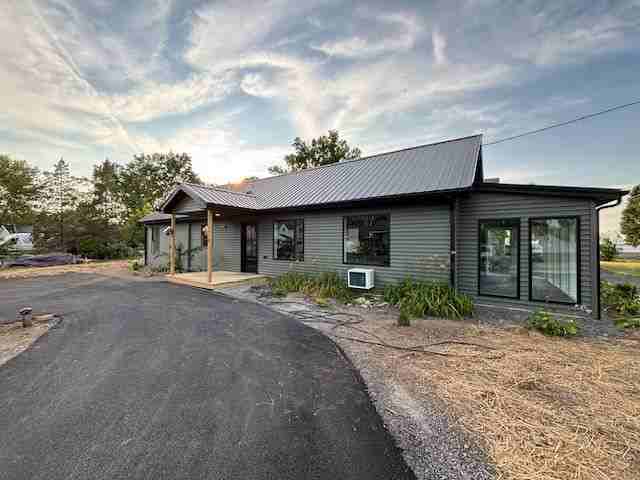7438 Lakeshore Rd - Photo 3 of 28