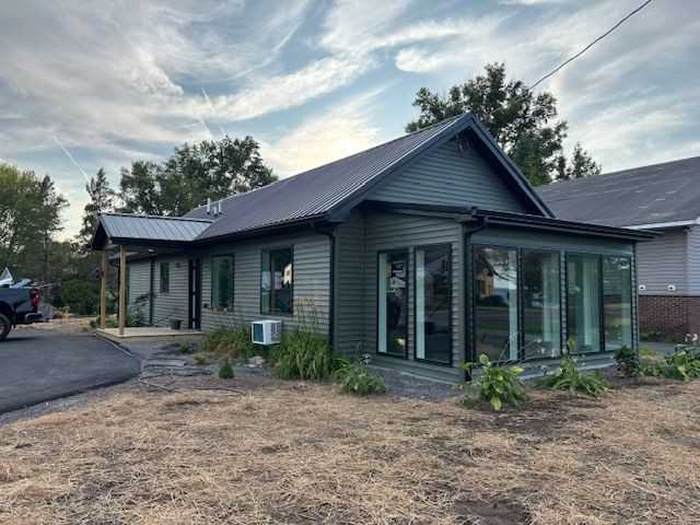 7438 Lakeshore Rd - Photo 4 of 28