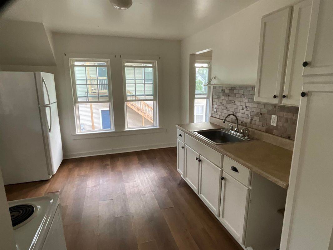 57 Washington St - Photo 4 of 15