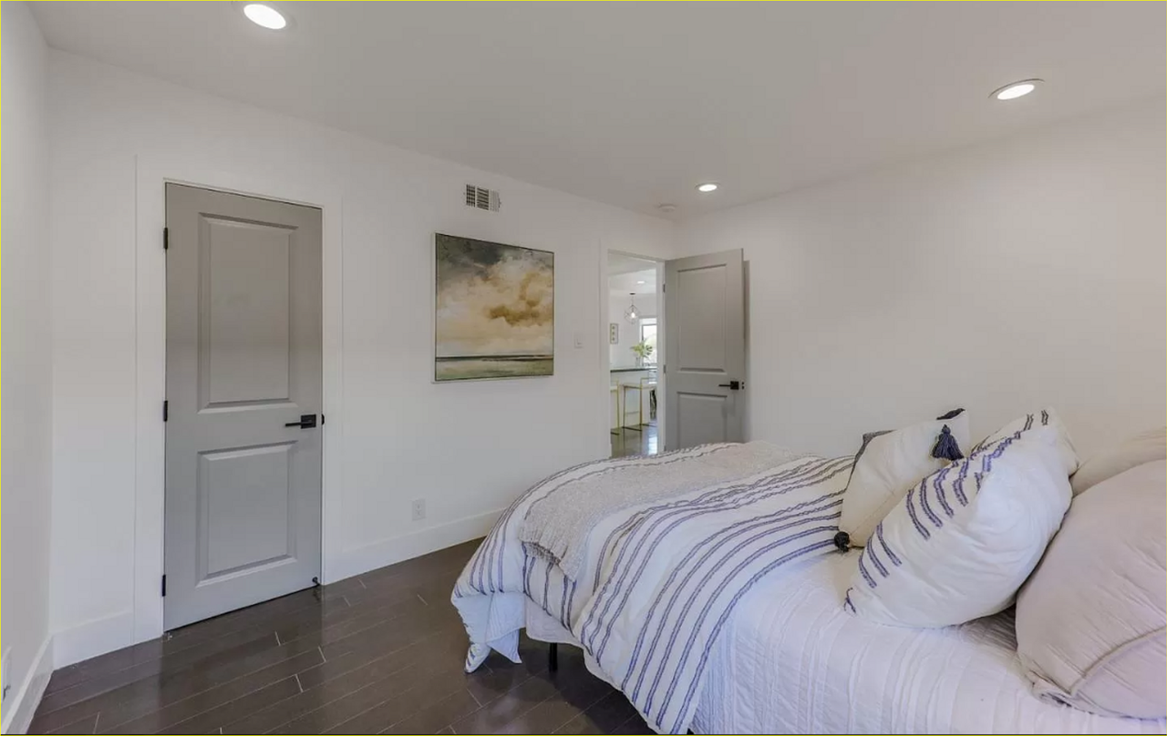 1368 Sevier Ave - Photo 3 of 25