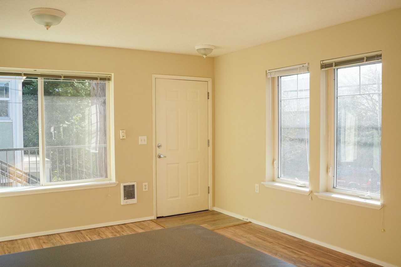 8635 N Leonard St #7 - Photo 4 of 9