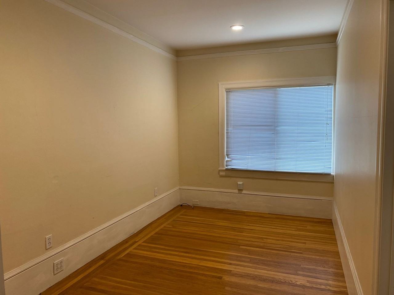 45th Street-1039 - Photo 5 of 19