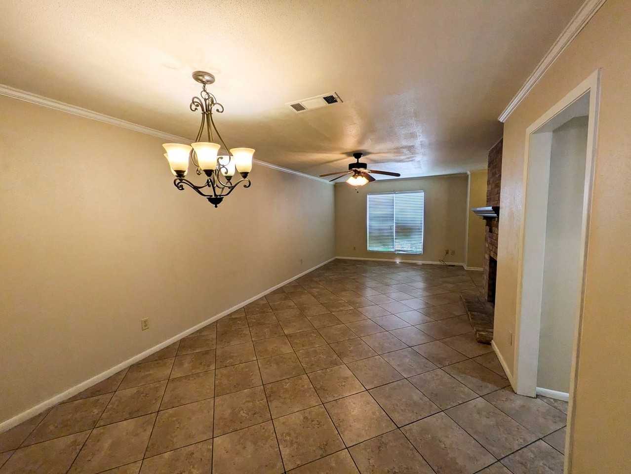 956 Sunmeadow Dr - Photo 3 of 18