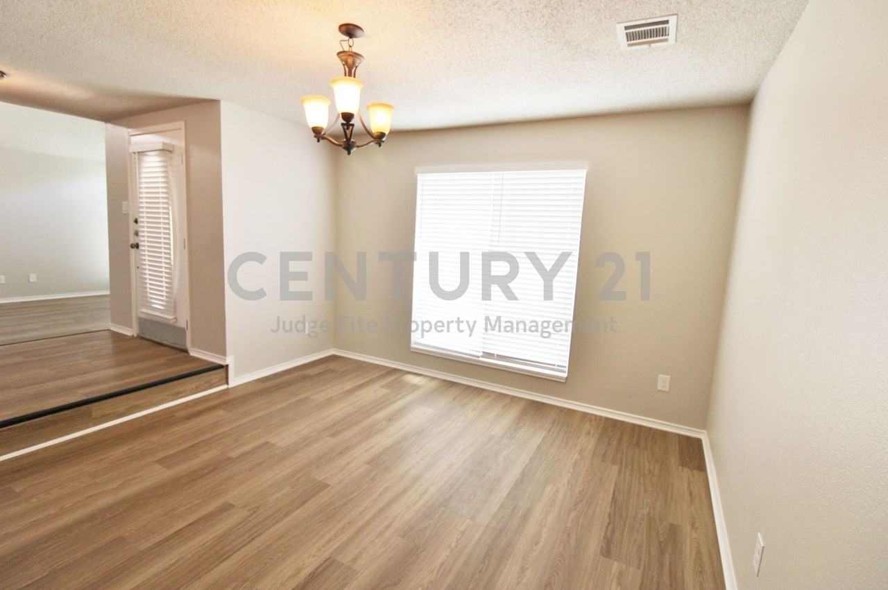 729 Rawlins Dr - Photo 3 of 19
