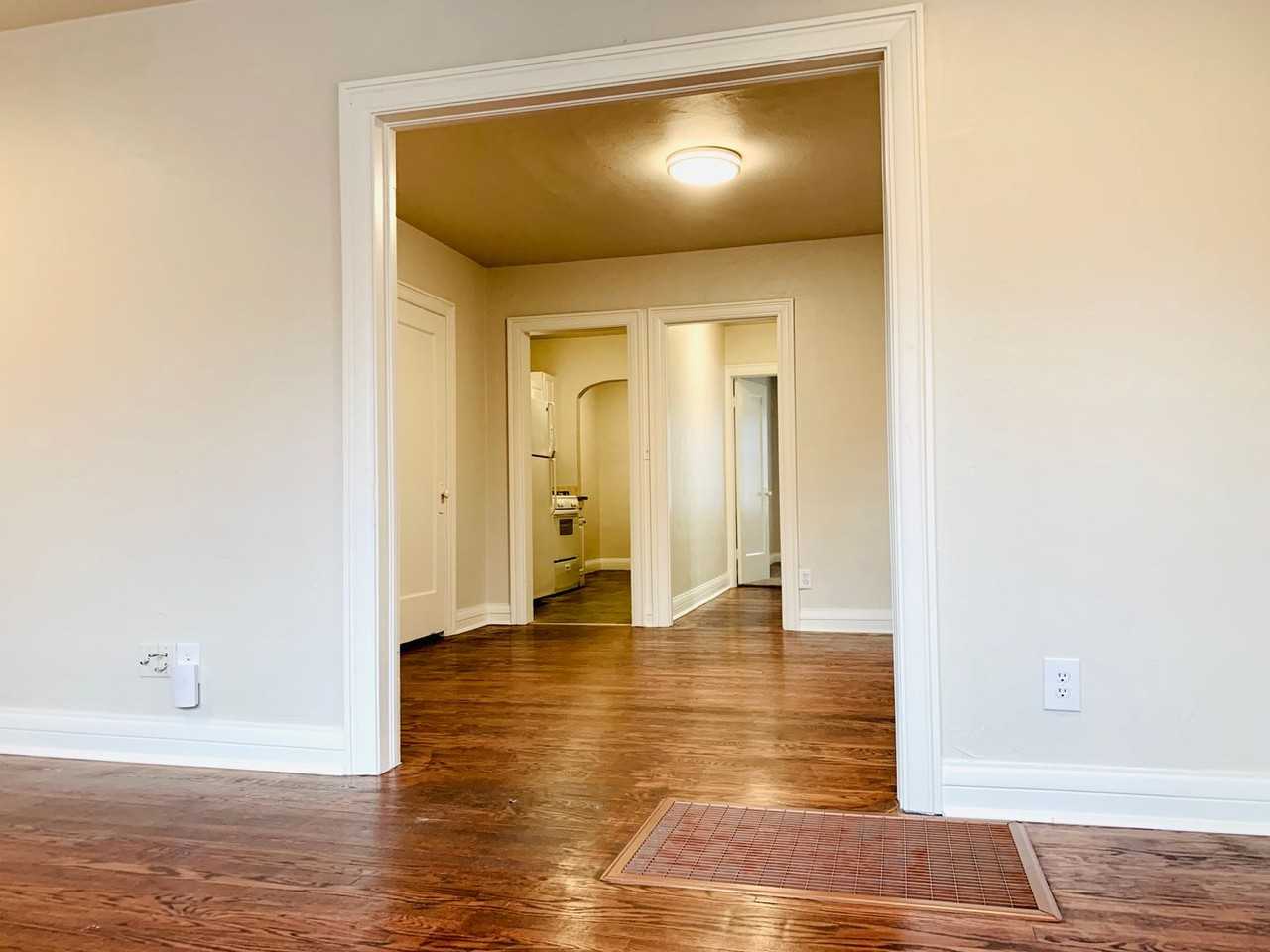 2732 Nw 12th St - Photo 4 of 13