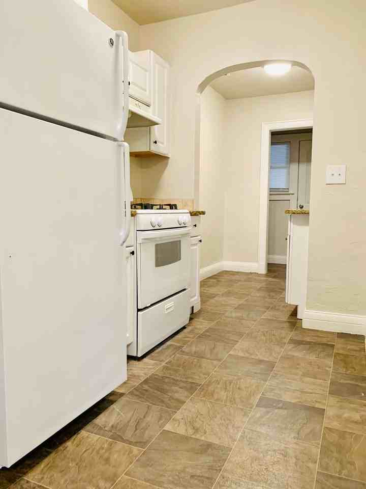 2732 Nw 12th St - Photo 6 of 13