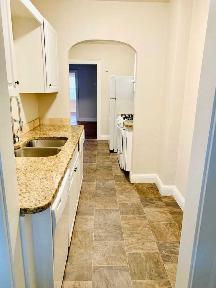 2732 Nw 12th St - Photo 7 of 13