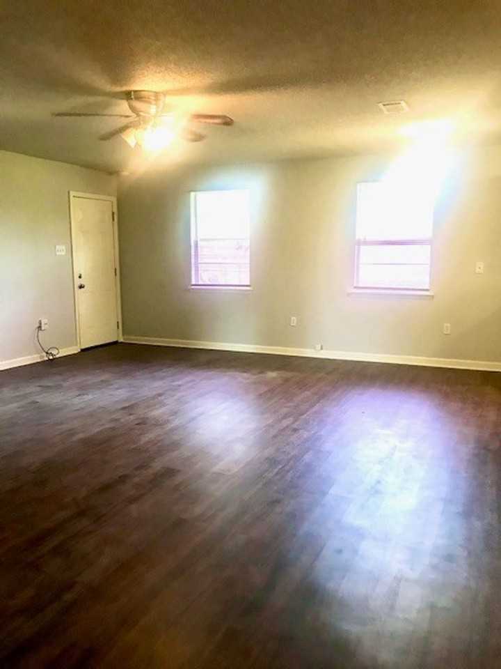 15343 Monica Ave - Photo 3 of 10