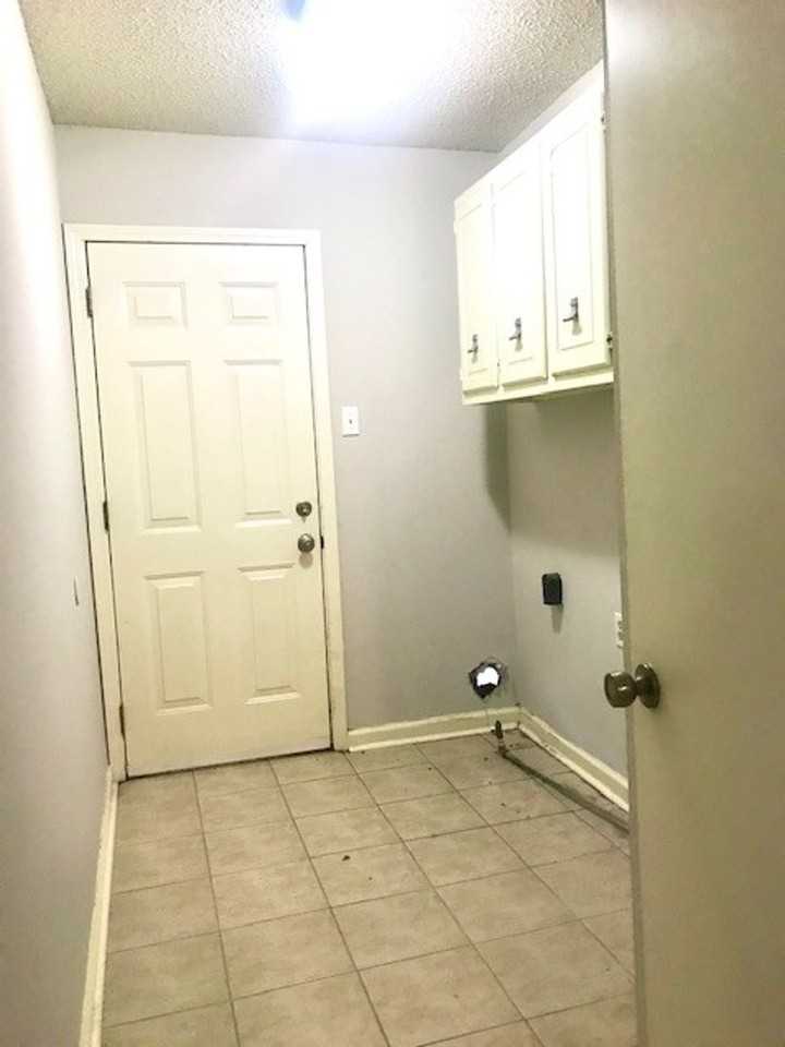 15343 Monica Ave - Photo 5 of 10