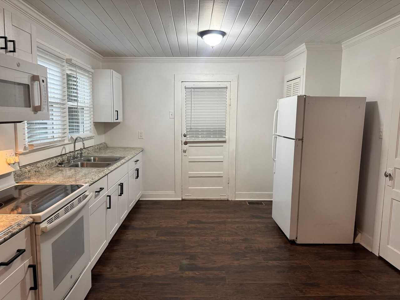 3015 Central Ave - Photo 3 of 17
