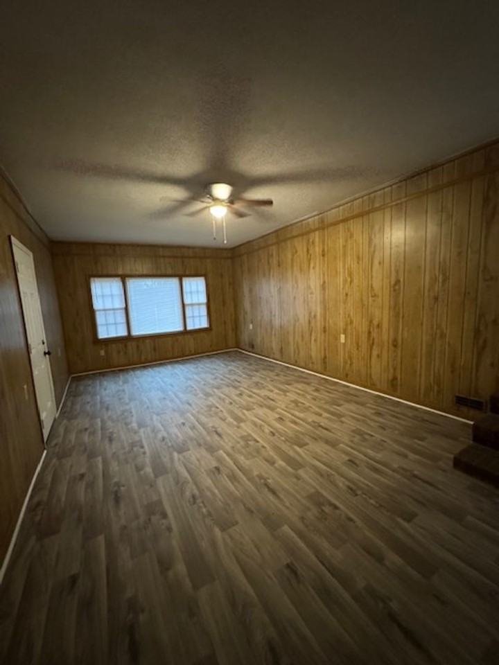 201 Holly Rd - Photo 2 of 18