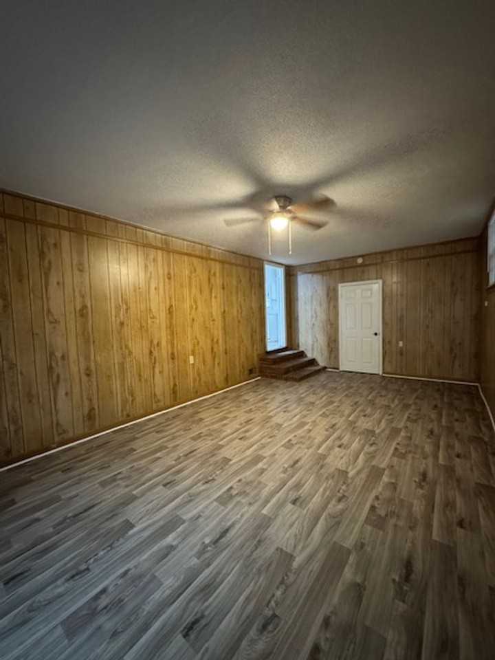 201 Holly Rd - Photo 3 of 18